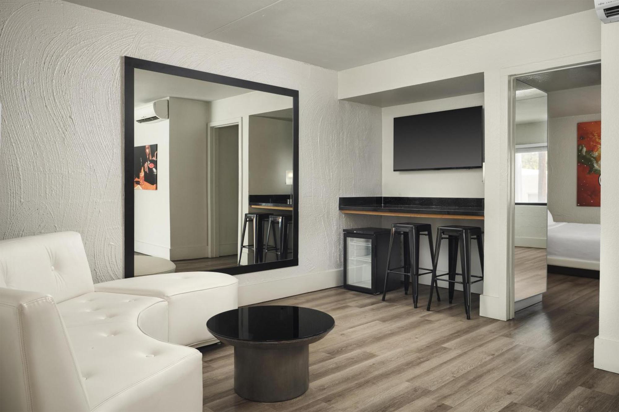 King Suite Non-Smoking